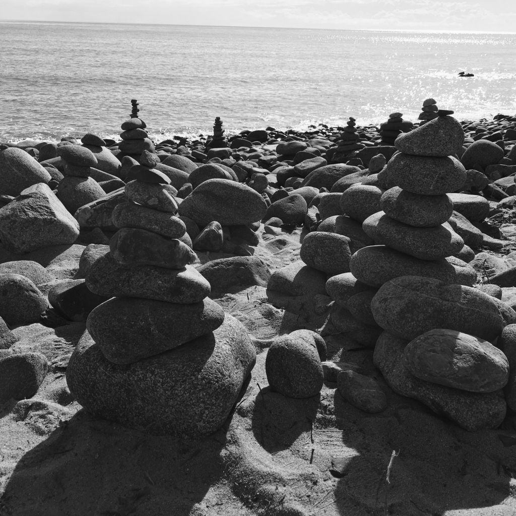 Roadside cairns in Queensland, Australia. | Image courtesy of the author